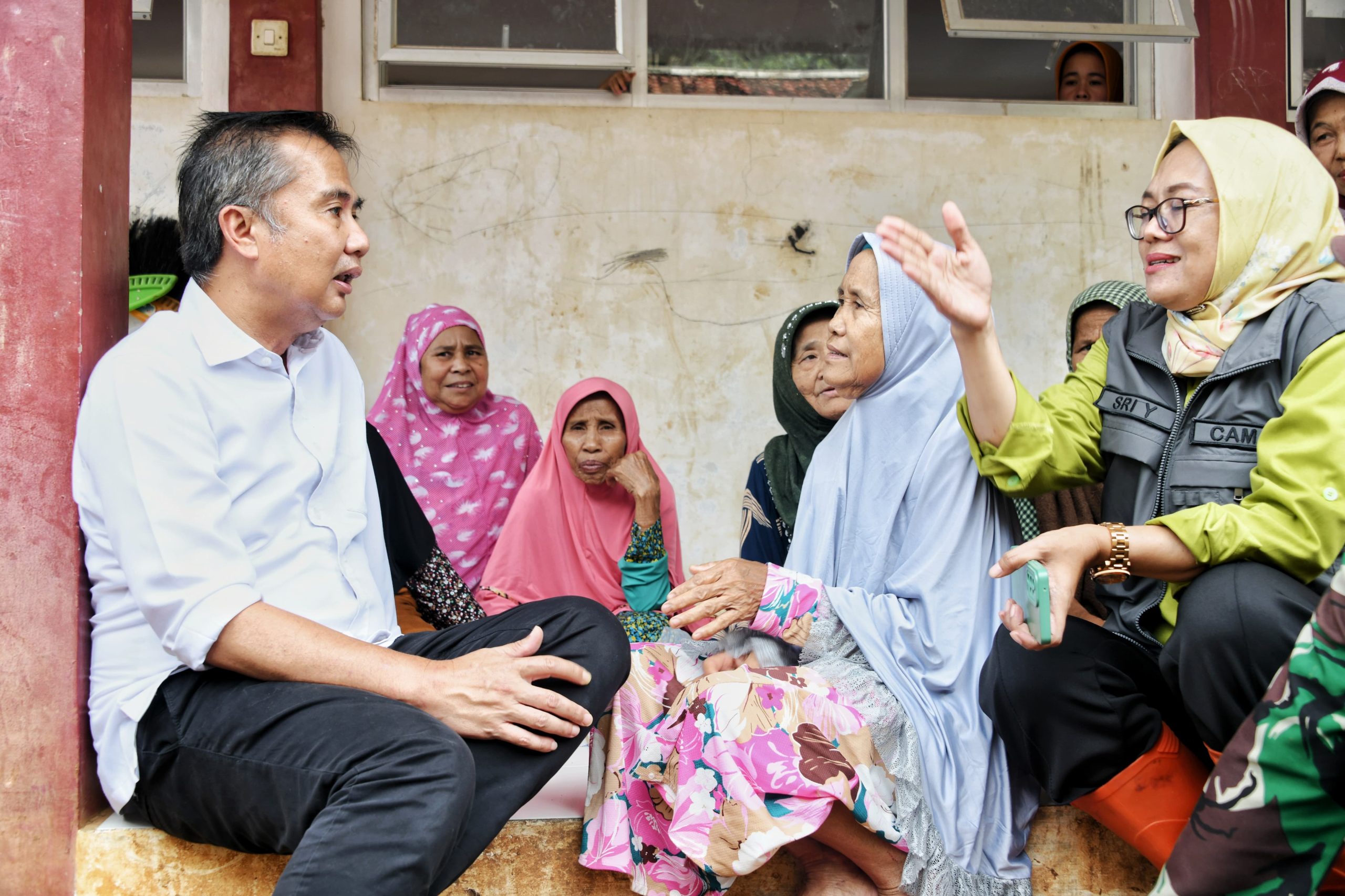 Bey Machmudin Temui Warga Terisolasi di Kecamatan Purabaya, Pemerintah Percepat Relokasi Rumah Layak Huni