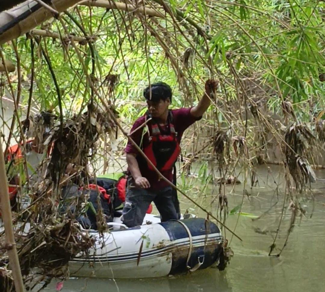 Rehab Kali Cikarang Rutin Bersihkan Sampah dan Pohon Tumbang,Ajak Perusahaan Berkontribusi