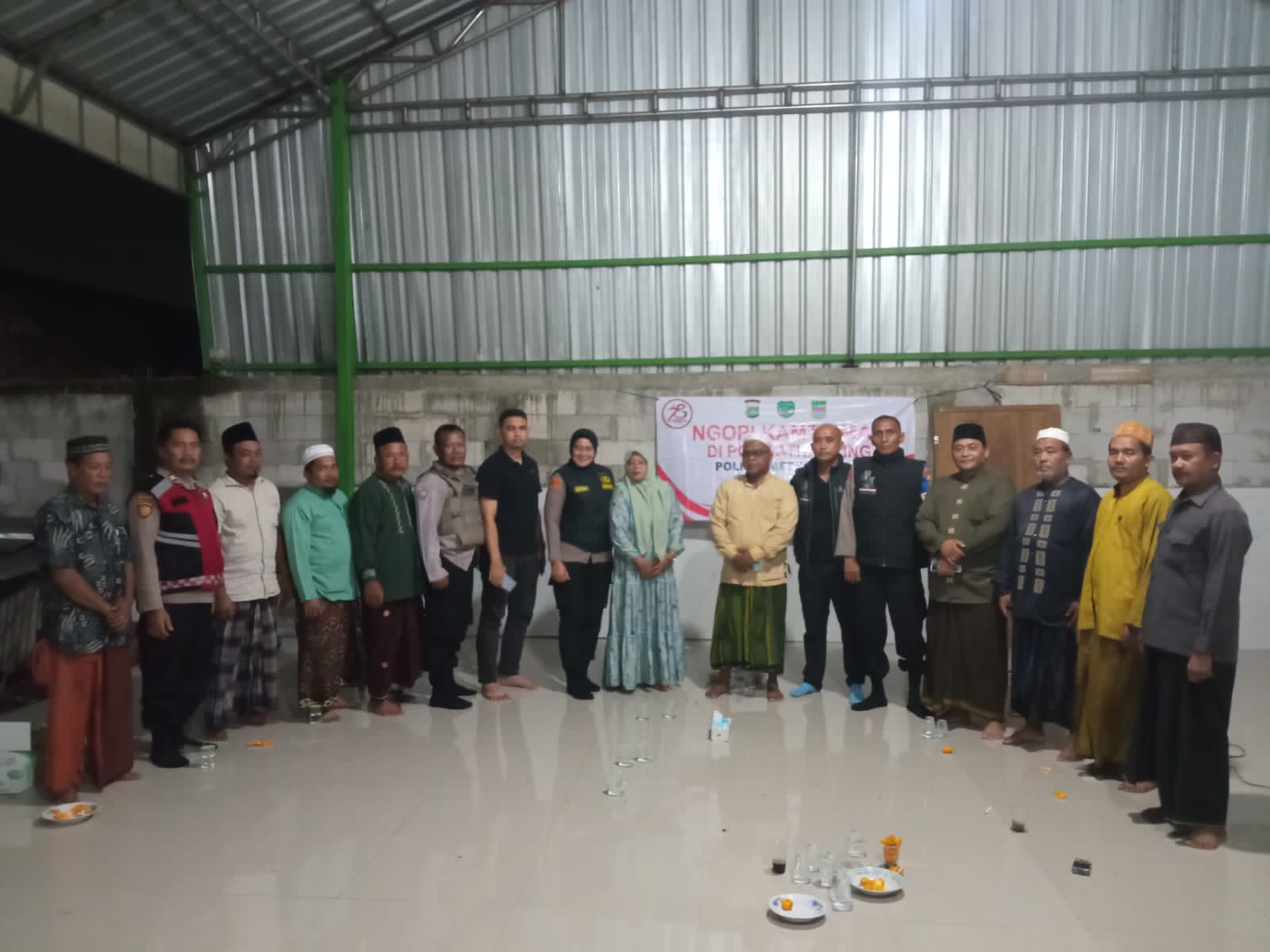 Pasca Pilkada, Kapolsek Kedungwaringin Menggelar Acara Ngopi Bersama Warga