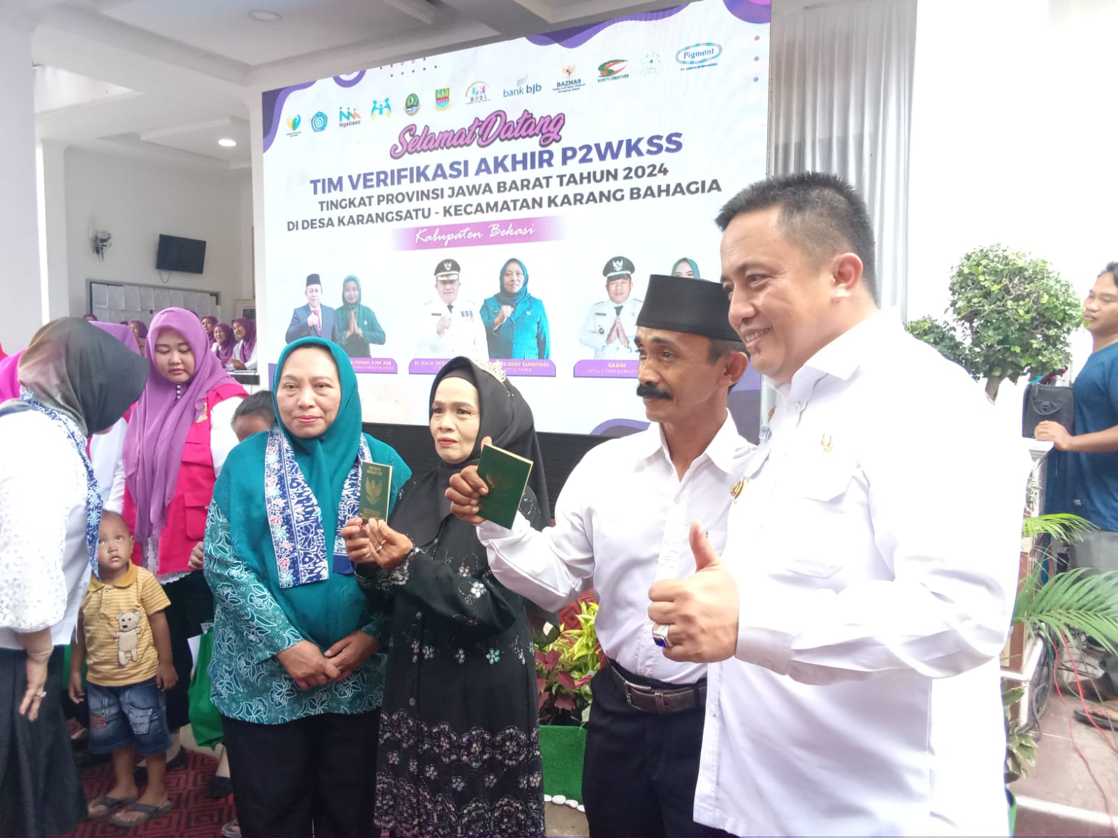 Pj.Bupati Bekasi Verifikasi Akhir P2WKSS 2024 di Karangsatu