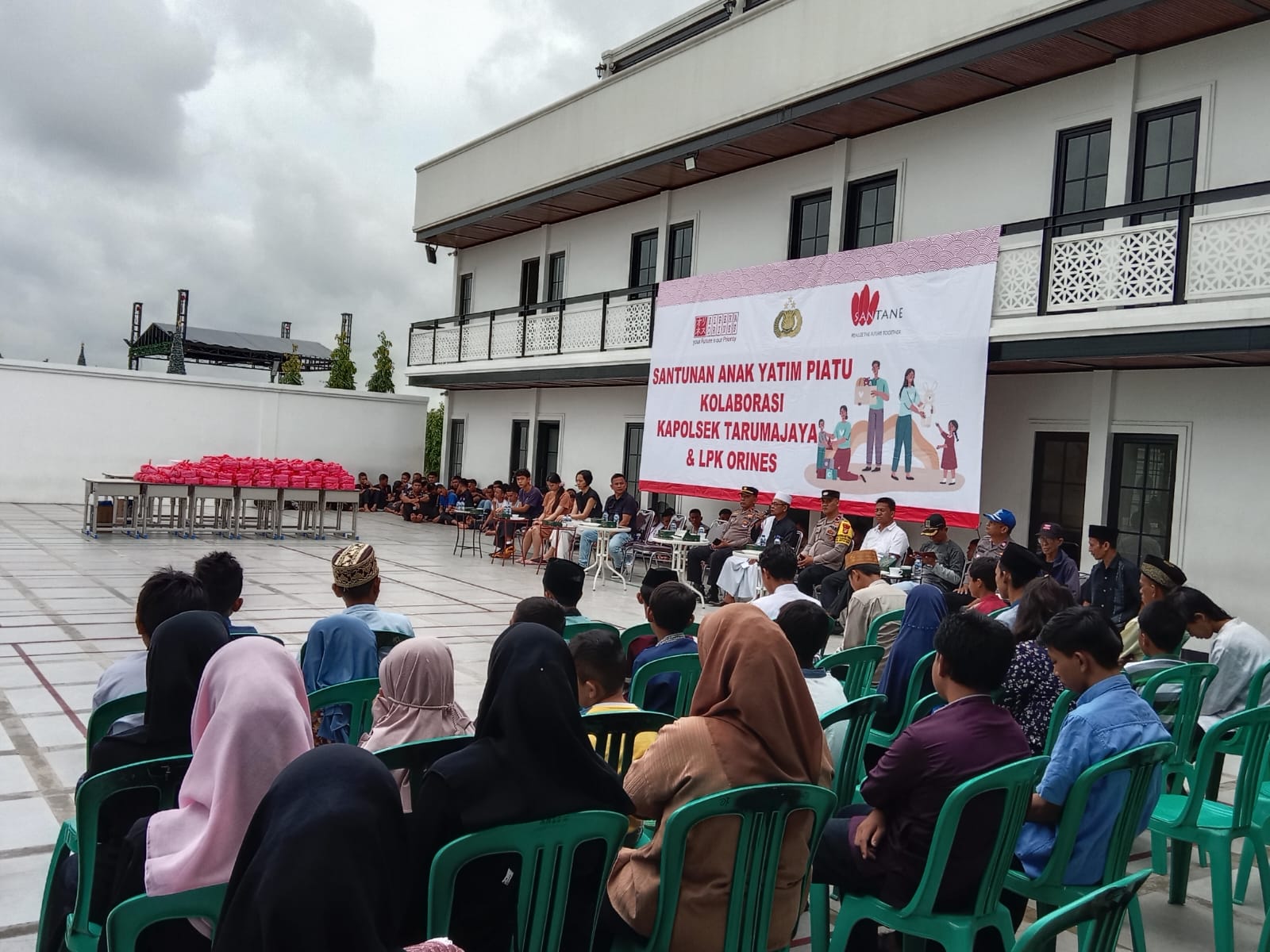 Polsek Tarumajaya gelar Doa Bersama dan Santuni Anak Yatim Piatu