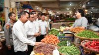 Bey Machmudin Dampingi Mendag Pantau Harga Bahan Pokok Jelang Nataru