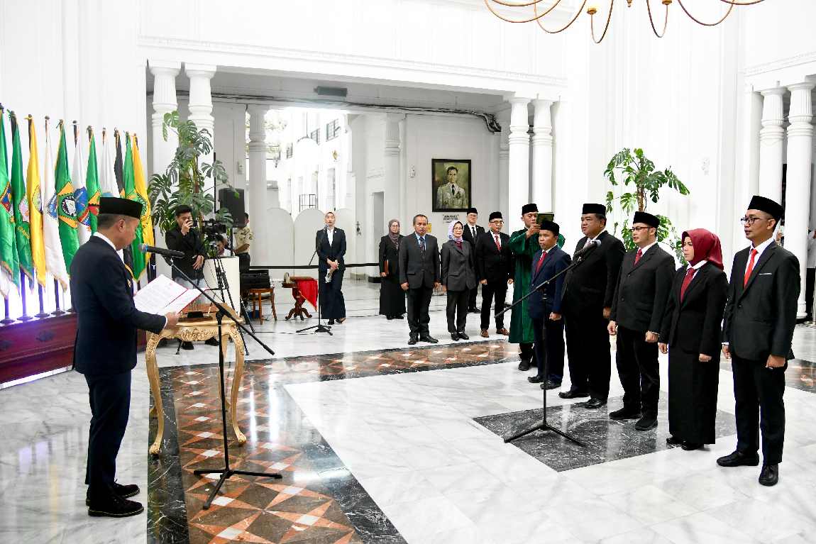 Bey Machmudin Lantik Komisi Informasi Jawa Barat Periode 2024-2028