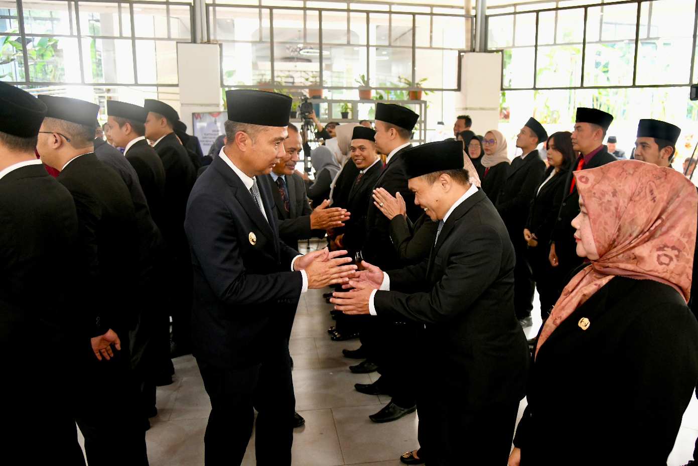 Lantik PNS Jabatan Fungsional, Pesan Bey Machmudin: Junjung Tinggi Integritas