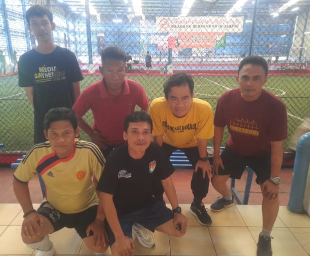 Kompak, Pengurus SMSI Kabupaten Bekasi Turun Lapang Fun Futsal Media Gathering BBWM di Sport Center Deltamas