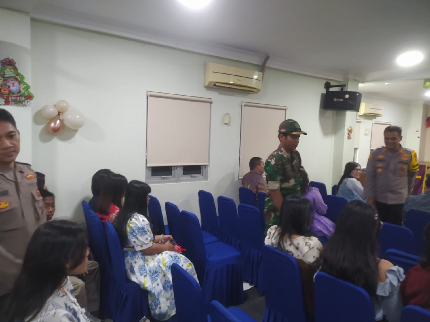 Kapolsek Cikarang Pusat Pastikan Pengamanan perayaan Misa Natal berjalan lancar