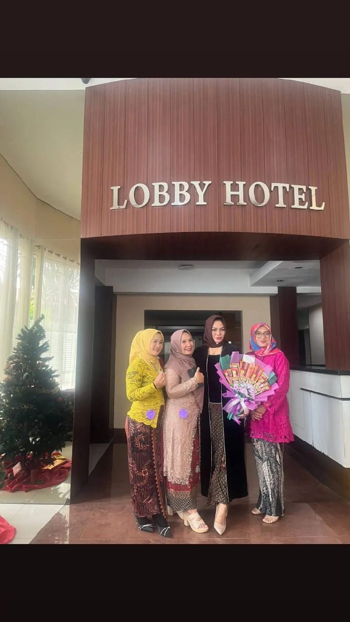 Peringatan hari IBU Hari Ibu Alisa Khadijah Kabupaten Bekasi: “Cahaya Kasih Ibu Menginspirasi Dunia” di hotel metro park Jababeka
