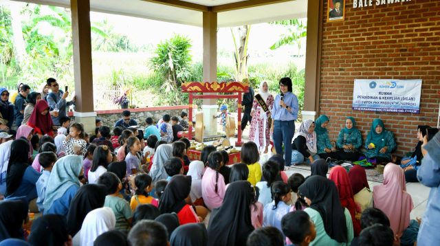 Amanda Soemedi Sapa Anak-anak di Cugenang Cianjur, Dalam Rangka Pemulihan Pascabencana