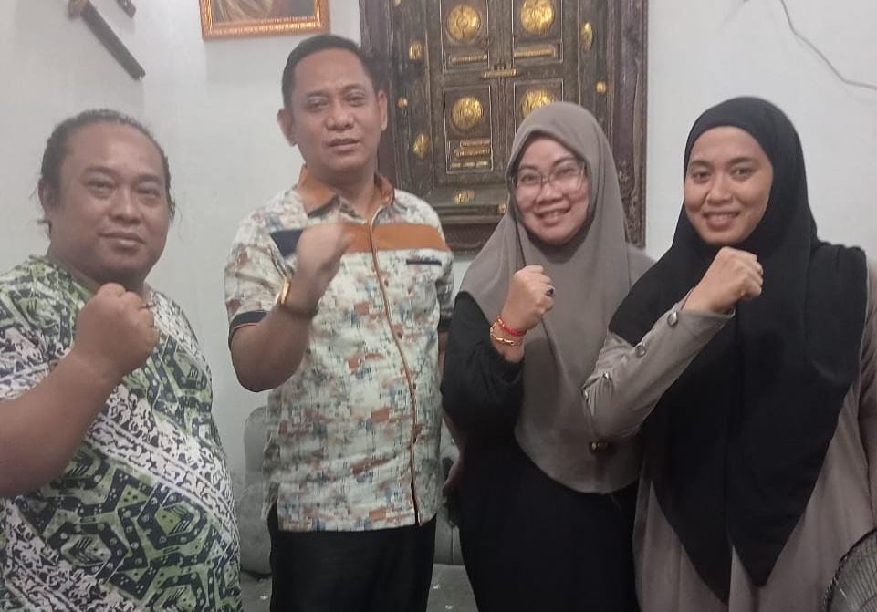 Terpilih Jadi Wakil Bupati Bekasi, dr. Asep Surya Atmaja Kunjungi Haul Setahun Orangtua Tim Sukses, Kong Abray