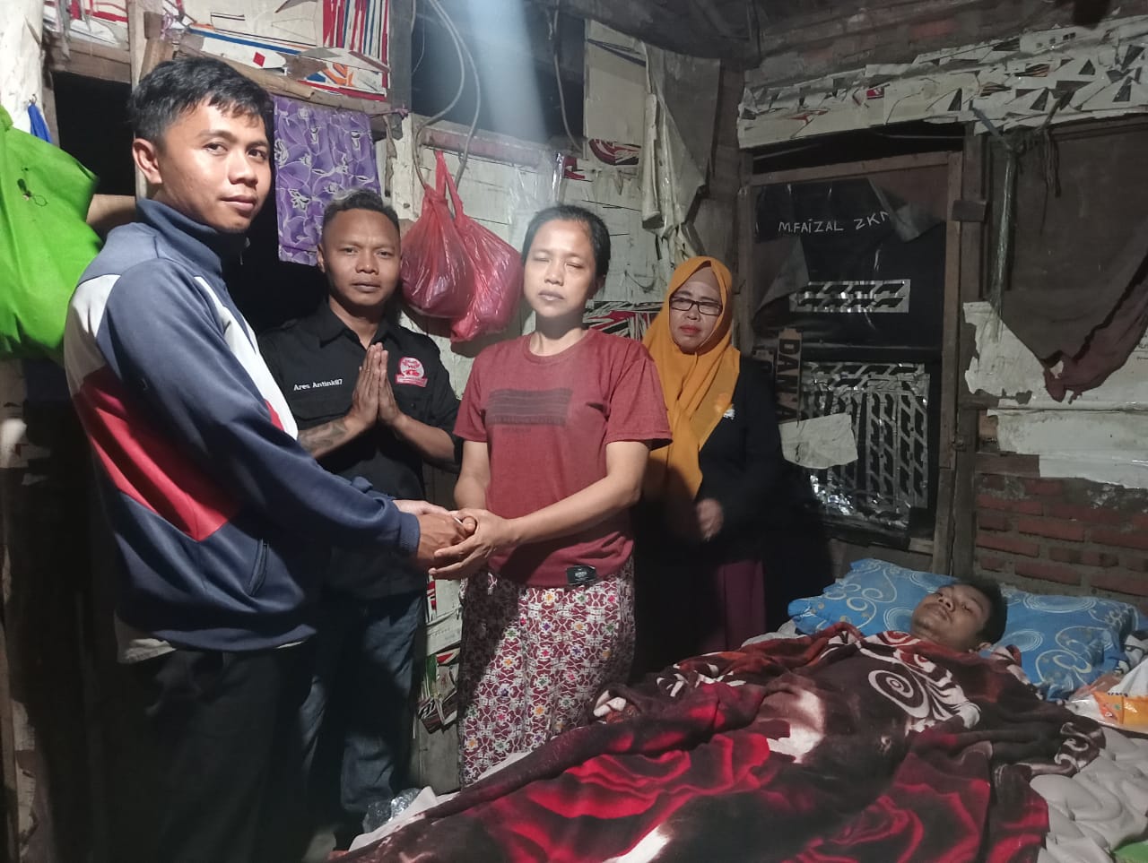 Een Sumiarsih Warga Sukaraya yang Mengharapkan Bantuan untuk Biaya Perobatan Suami dan Anaknya