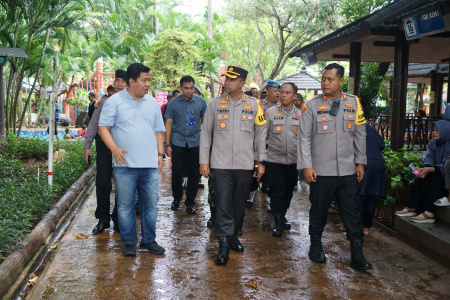 Beri Rasa Aman Saat Liburan : Kapolres Metro Bekasi Laksanakan Pengecekan Pengamanan Objek Wisata dalam Rangka Operasi Lilin Jaya 2024