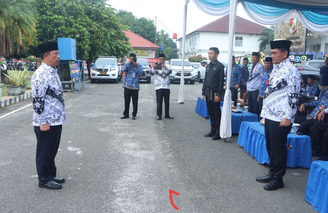 Ketua PGRI Sukatno,S.H., Hadiri Upacara Peringatan HUT PGRI KE-79 Dilapangan Pemkab Lampung Utara.