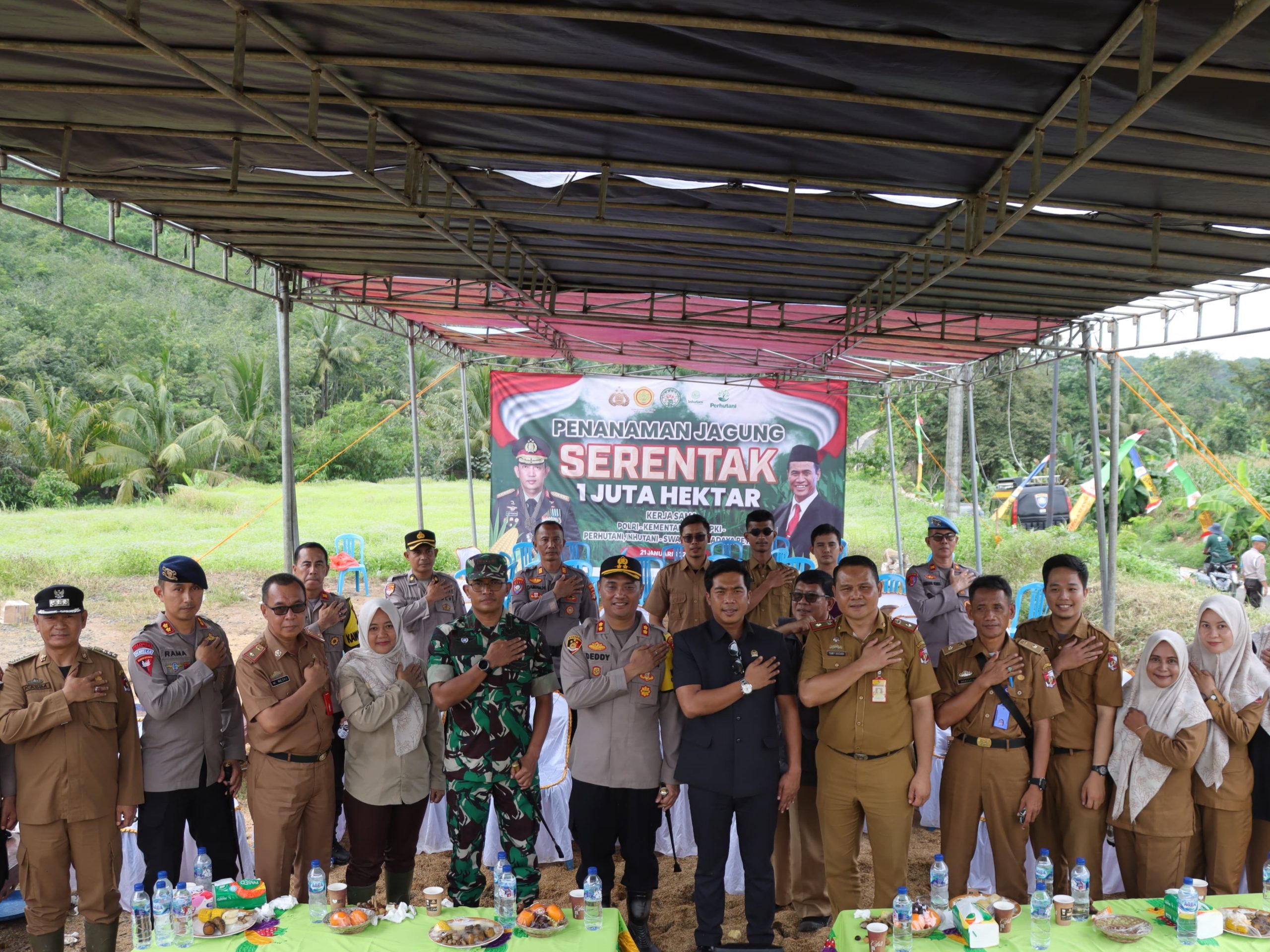 Dukung Asta Cita Presiden, Polres Lampung Utara Lakukan Penanaman Jagung Serentak 1 Juta Hektar.