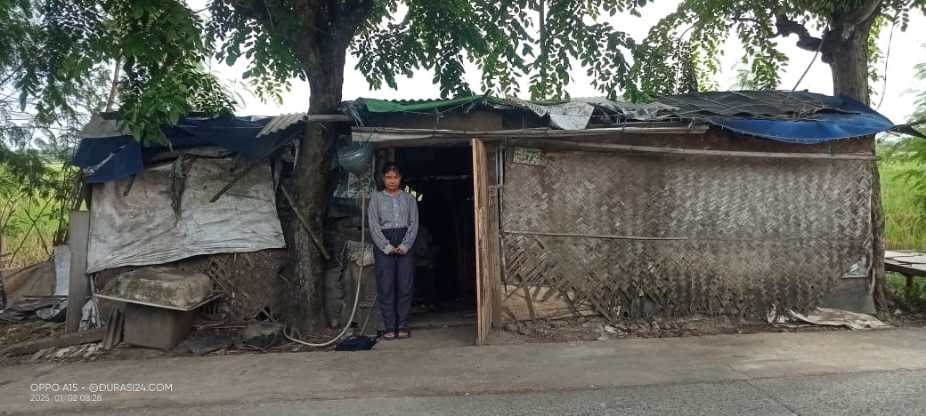 Rawan Ambruk Gubuk Reyot, Tempat Tinggal Kakek Jamhari Memprihatinkan