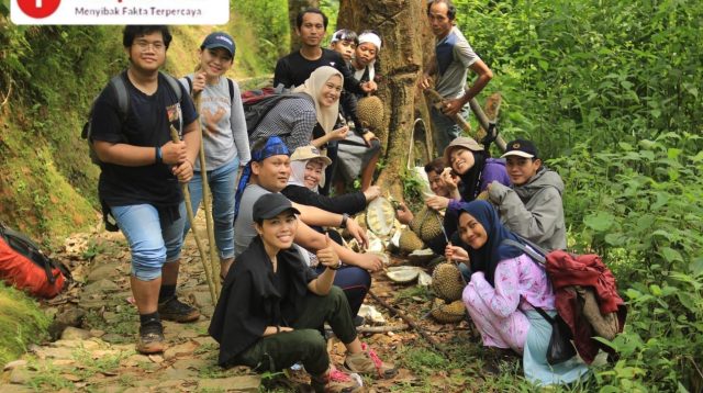 Anda pencinta durian, objek wisata Baduy wajib dikunjungi !!