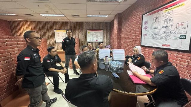 Penyerahan Tersangka dan Barang Bukti (Tahap II) dalam Perkara Komoditas Timah atas nama Tersangka HL 