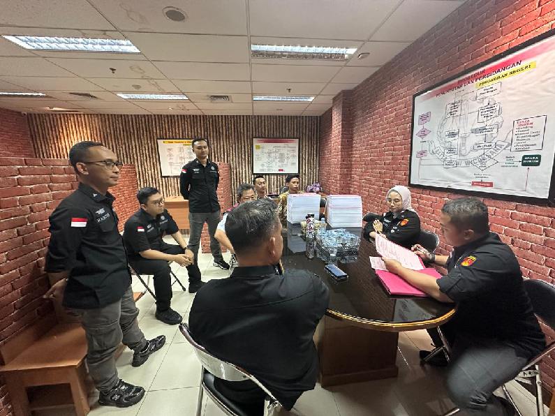 Penyerahan Tersangka dan Barang Bukti (Tahap II) dalam Perkara Komoditas Timah atas nama Tersangka HL 