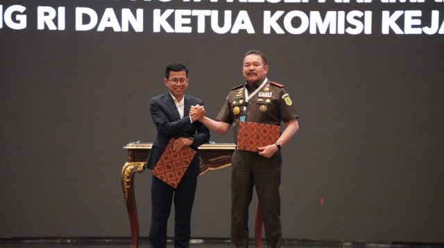 Optimalkan Pelaksanaan Tugas dan Fungsi, Jaksa Agung ST Burhanuddin Menandatangani Nota Kesepahaman dengan Ketua Komisi Kejaksaan RI