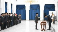 Bey Machmudin Lantik Anggota BPSK Jabar 2025-2030