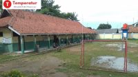 Halaman SDN 04 Bojongsari Becek dan Belok, Butuh Perhatian Pemkab Bekasi