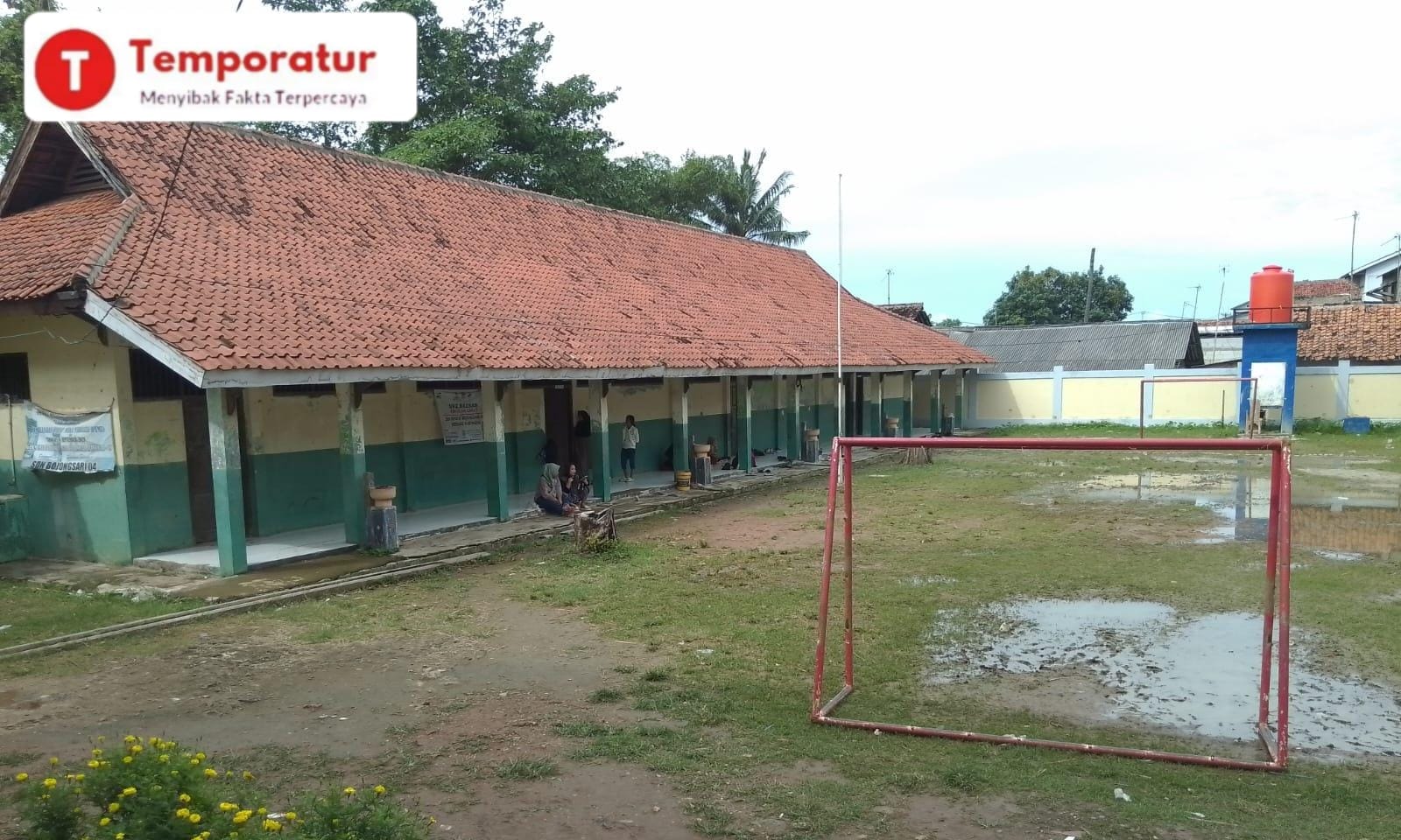 Halaman SDN 04 Bojongsari Becek dan Belok, Butuh Perhatian Pemkab Bekasi