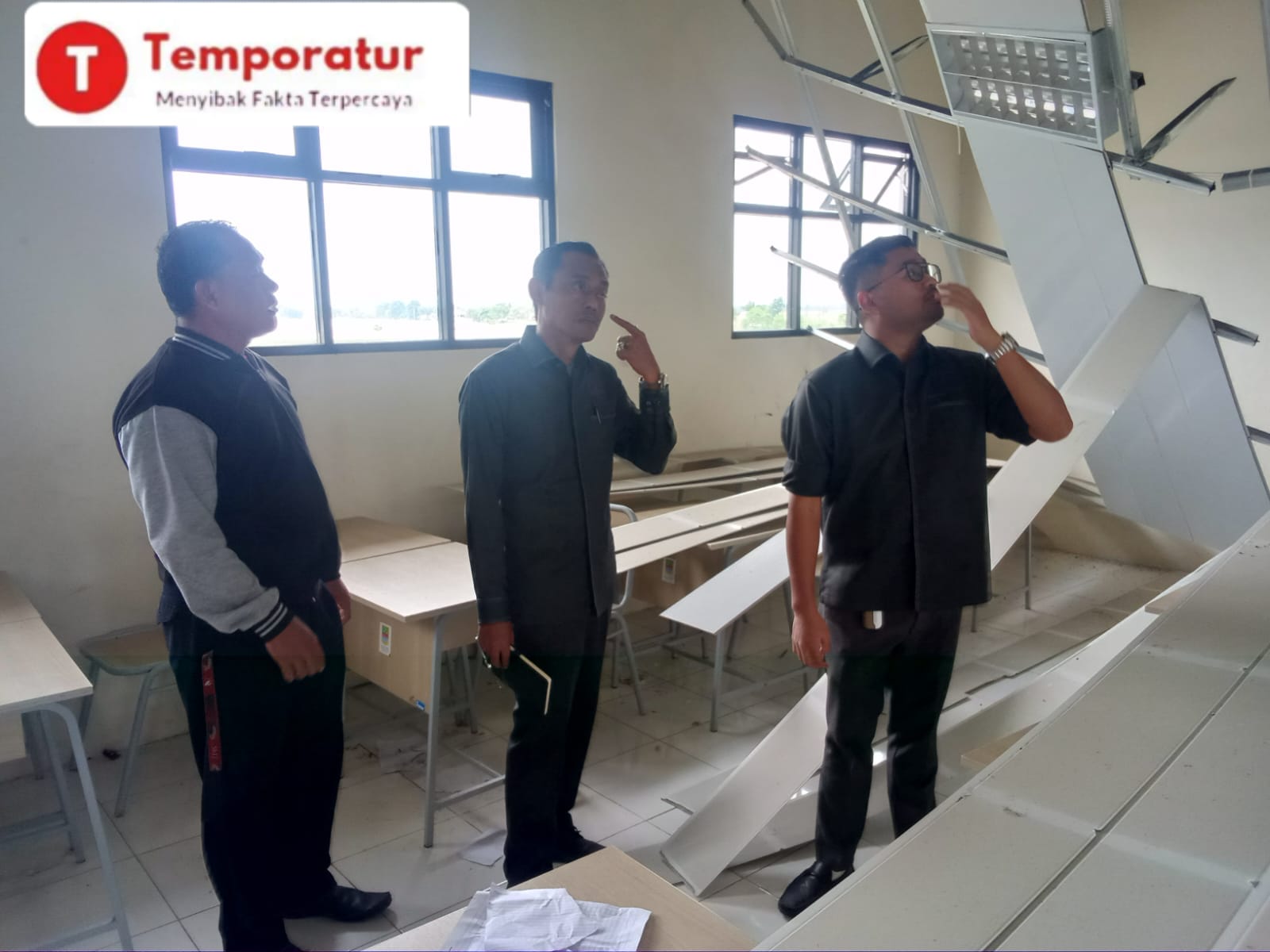 Baru Dibangun Setahun Plafon Bangunan SDN 02 Sukamakmur Ambrol