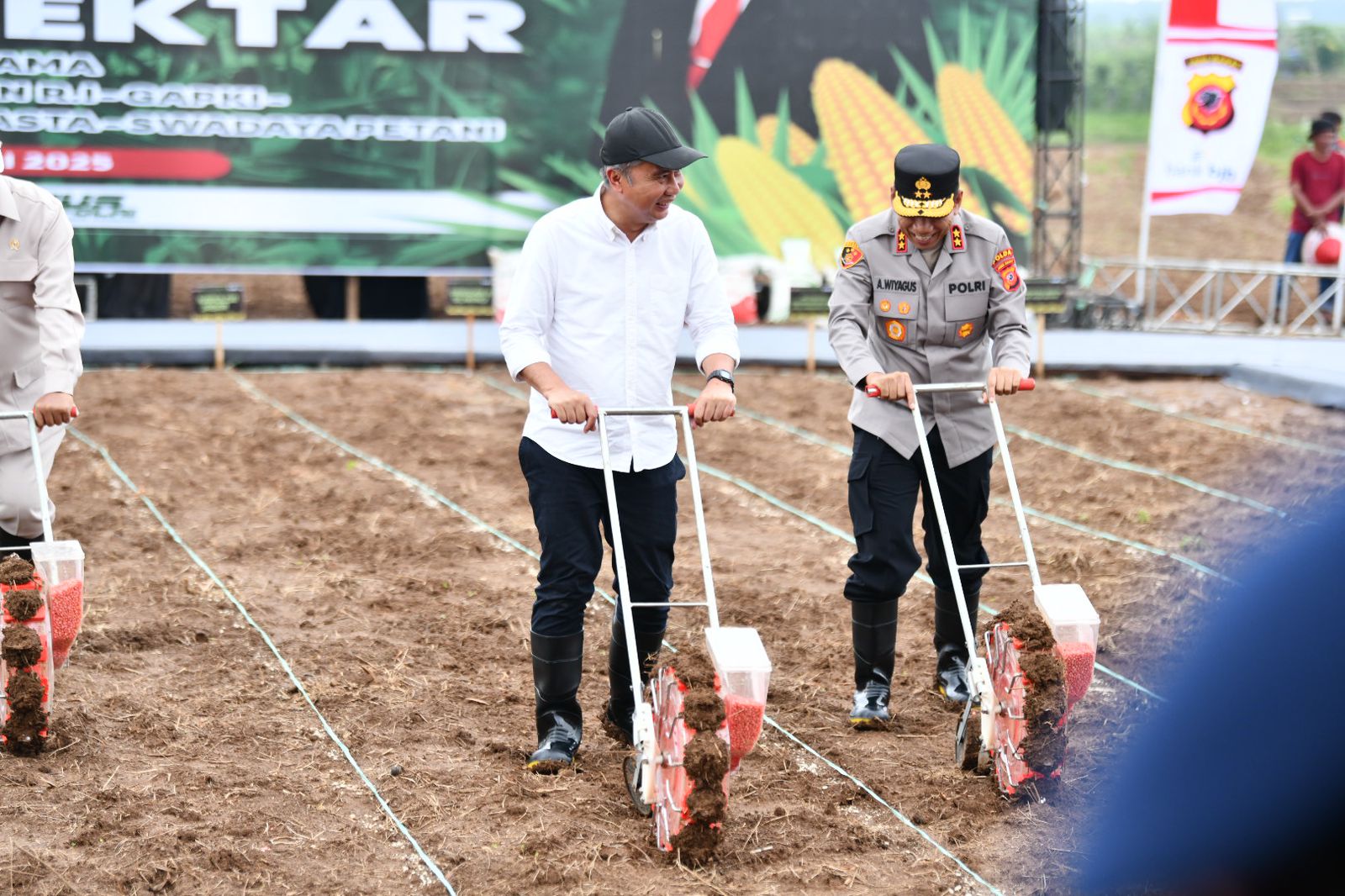 Bey Machmudin Hadiri Launching Gerakan Penanaman Jagung 1 Juta Hektare di Subang