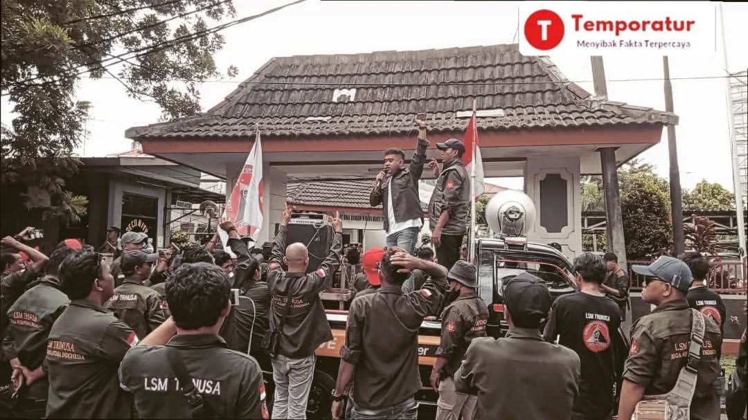 LSM Triga Nusantara (Trinusa) Gelar Aksi Demonstrasi Sebut Pengangkatan Plt Dirus PDAM Tirta Bhagasasi Cacat Prosedur