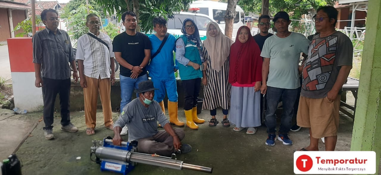 Pemdes Karangmekar Cegah DBD Bersama Petugas Puskesmas Kedungwaringin