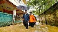 Bey Machmudin Tinjau Banjir Dayeuhkolot, Tegaskan Pentingnya Sinergi untuk Penanganan Cepat