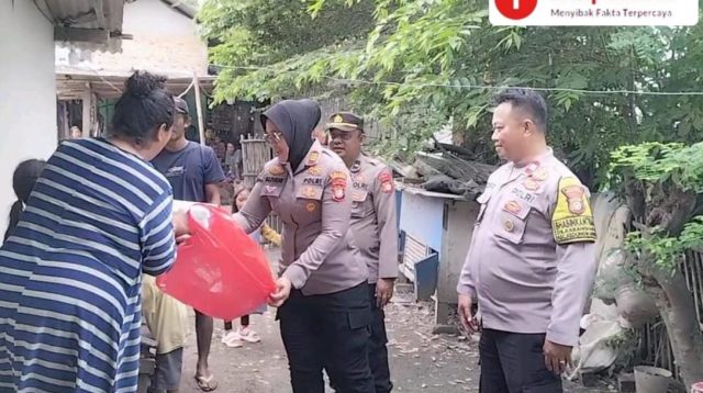 Jumat Berkah Kapolsek Kedungwaringin Berikan Bantuan Sembako