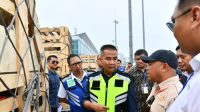 Bey Machmudin Sambut Kedatangan Kargo Perdana di Bandara Kertajati
