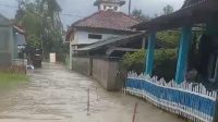 Puluhan Tahun Banjir Saat Musim Hujan, Warga Kampung Kranding Keluhkan Tanggul Sungai Ciherang yang Tak Kunjung Diperbaiki