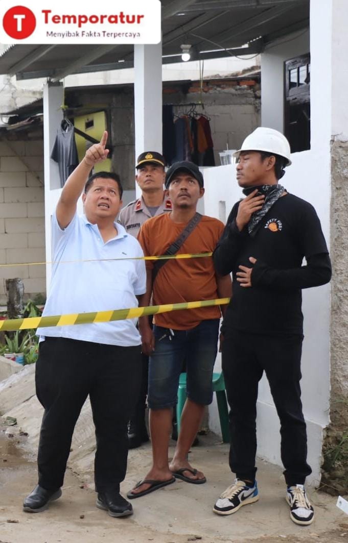 Tower BTS di Karangsatria Bekasi Roboh 1 Orang Tewas 4 Luka – luka