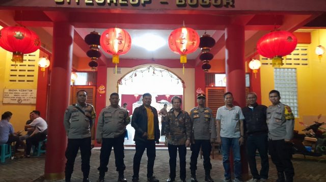 Pastikan Ibadah Imlek Berjalan Lancar Kapolsek Citereup Pimpin Langsung Pengamanan di Klenteng Citereup