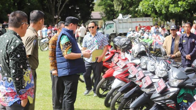 Menjaga Standar Administrasi Pj.Bupati Lampung Barat Cek Langsung Kendaraan Dinas