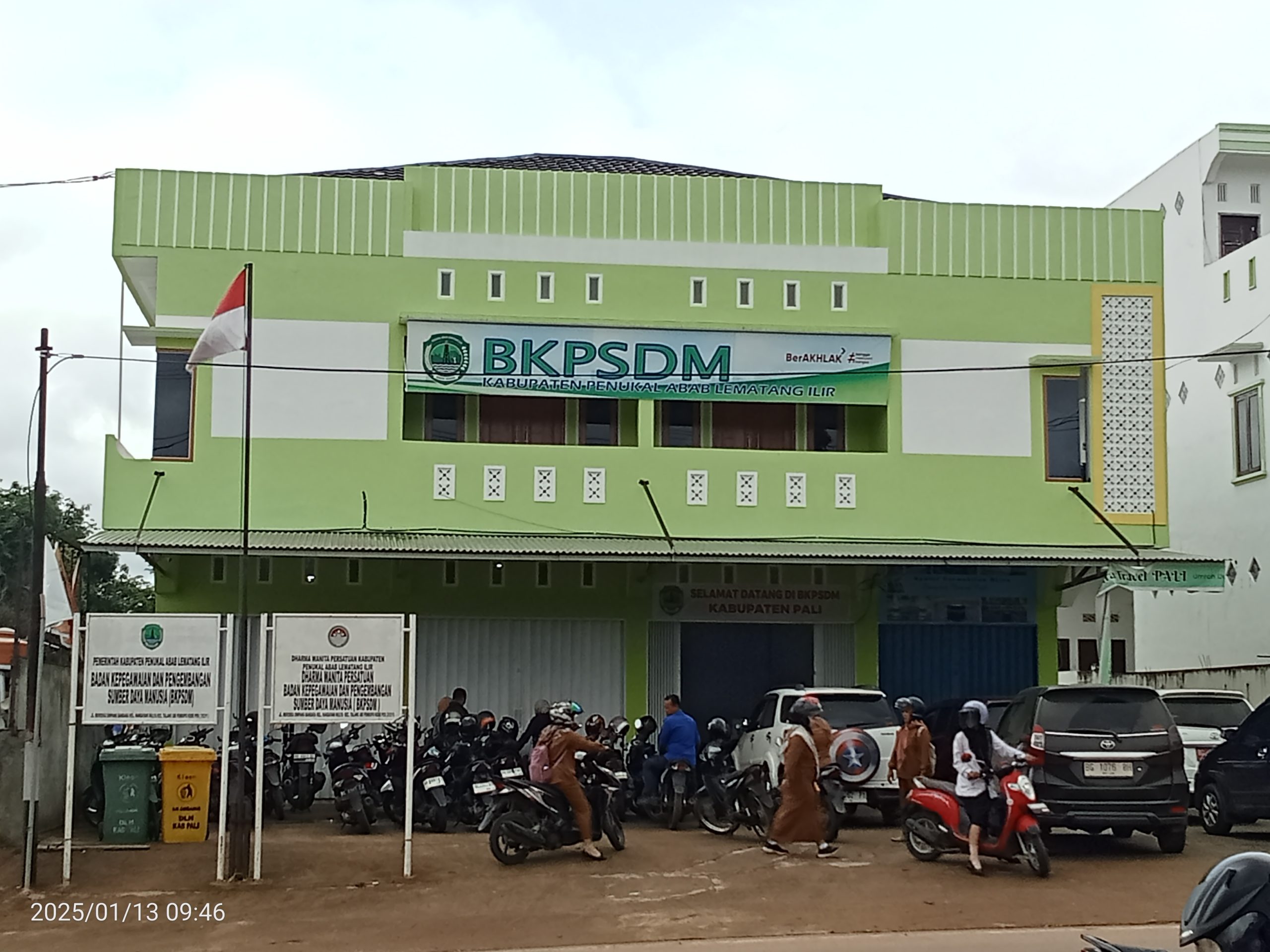 Keluhkan Nasib.! Puluhan Tenaga Pengajar Honorer dan Pegawai Honor Dishub Datangi Kantor BKPSDM