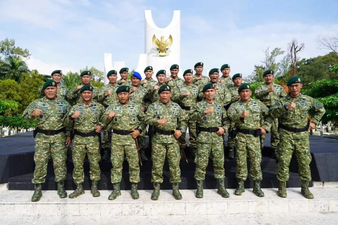 Pangdivif 2 Kostrad Pimpin Ziarah ke TMP Untung Suropati dalam Rangka HUT ke-64 Kostrad