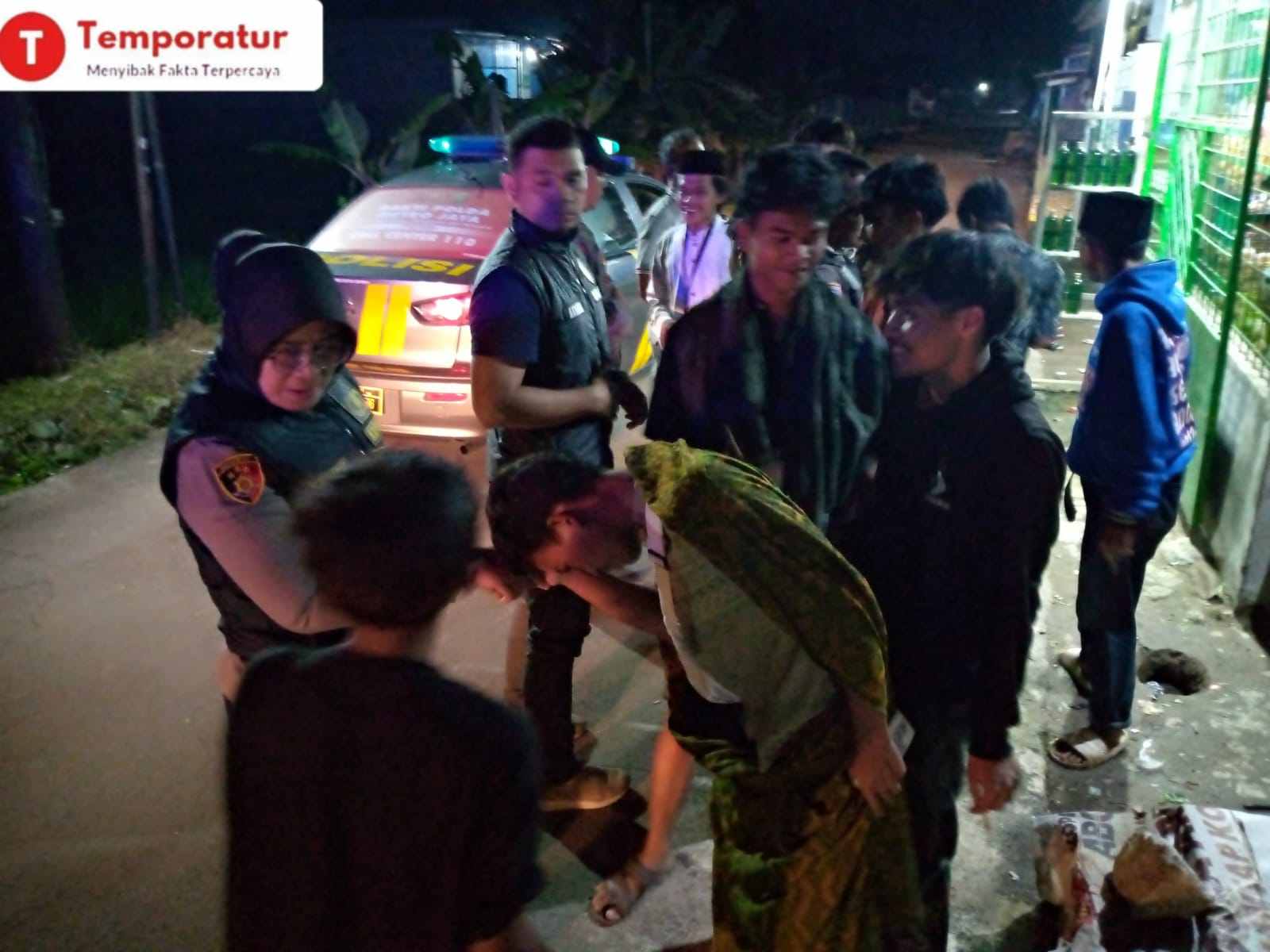 Kapolsek dan Petugas Polsek Kedungwaringin Bubarkan Remaja yang Nongkrong Hingga Larut Malam
