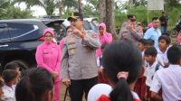 Kapolres Langkat AKBP David Berikan Bantuan Sosial Siswa SD Adin Tengah ” Bukti Nyata Peduli Pendidikan Kapolres Langkat AKBP David Berikan Bantuan Sosial Siswa SD Adin Tengah ” Bukti Nyata Peduli Pendidikan