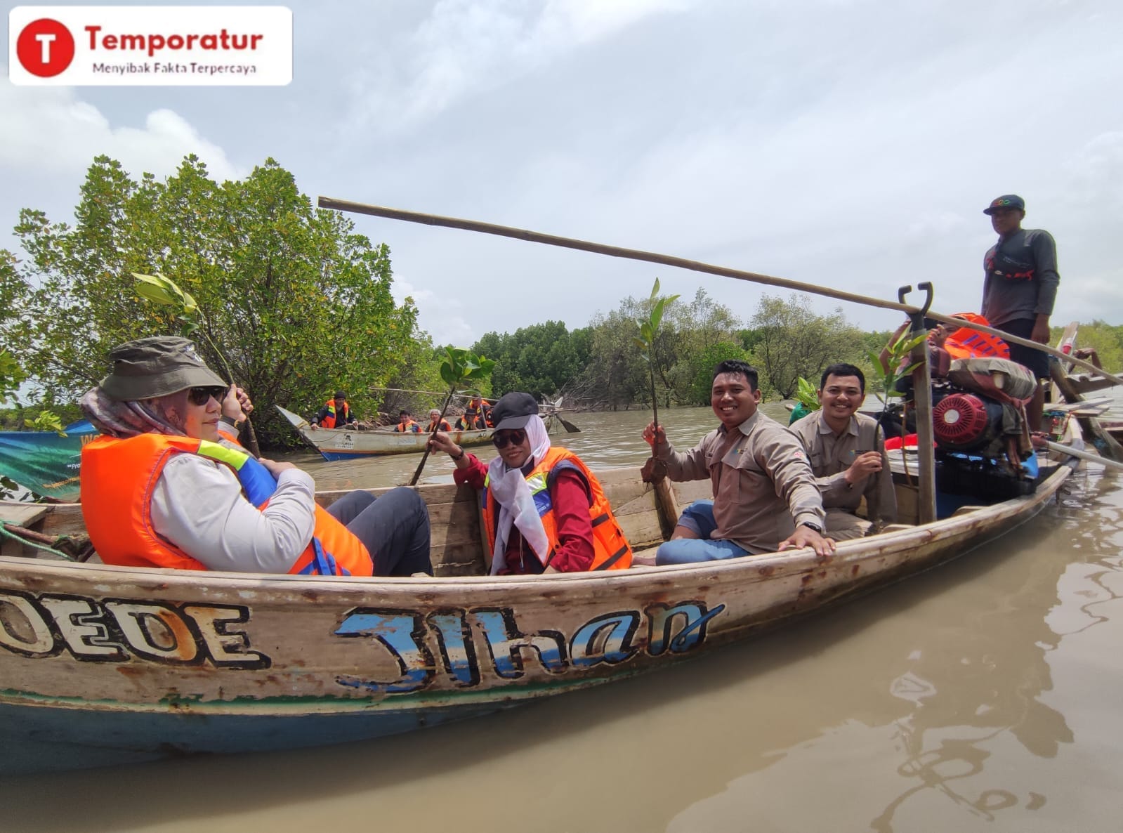 Hari Lahan Basah Sedunia dengan Penanaman Mangrove di Muaragembong