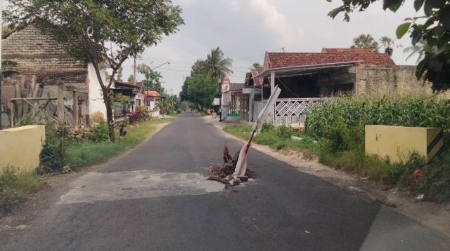 Pemerintah Kabupaten Sumenep Diminta Tegas Atasi Jalan Rusak di Kecamatan Saronggi