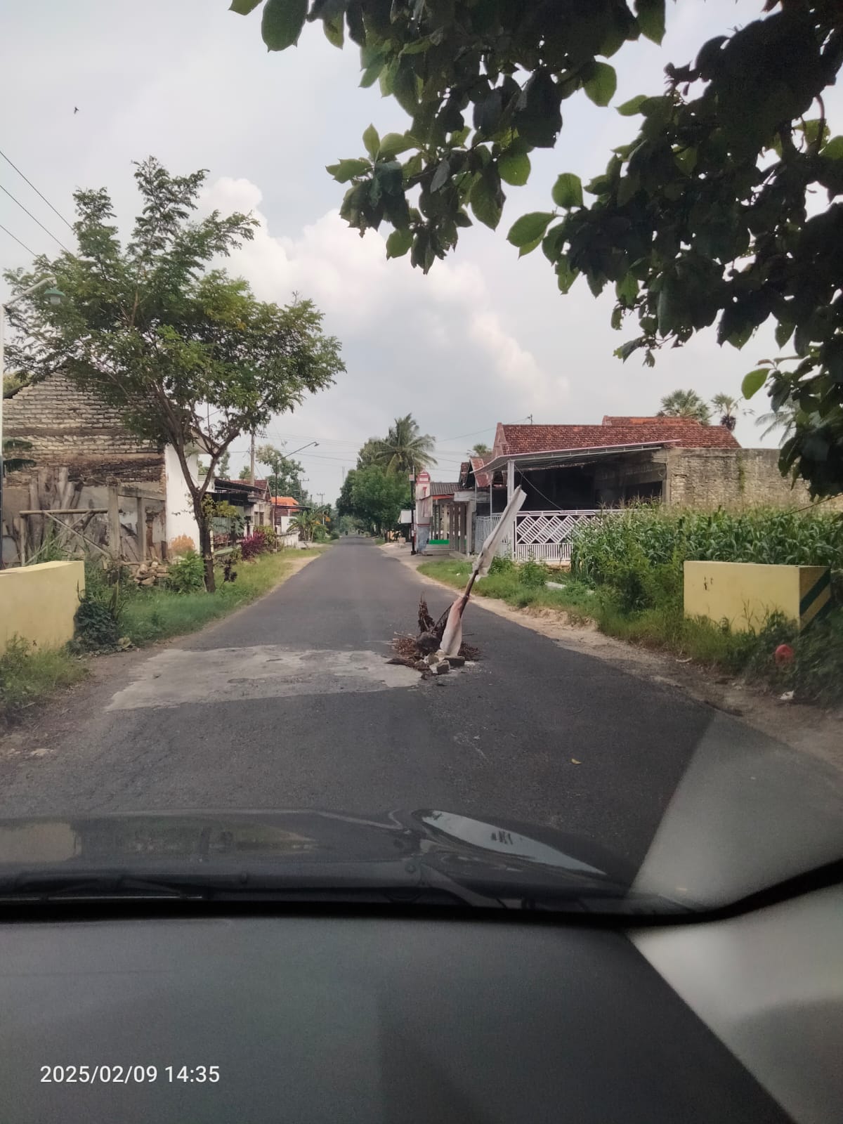 Pemerintah Kabupaten Sumenep Diminta Tegas Atasi Jalan Rusak di Kecamatan Saronggi