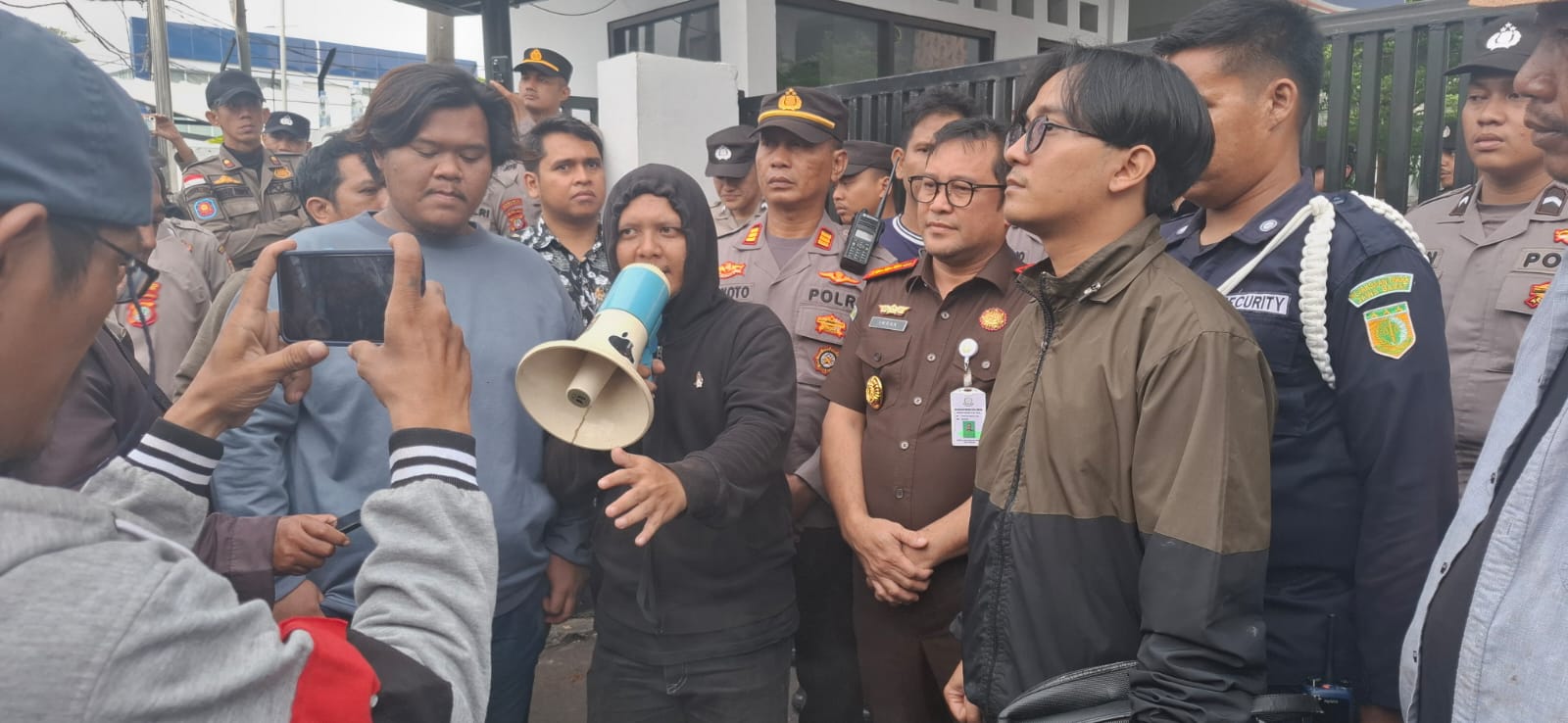 Gabungan LSM dan PK PMII Gelar Aksi Demonstrasi Dugaan Korupsi di Dispora Kota Bekasi