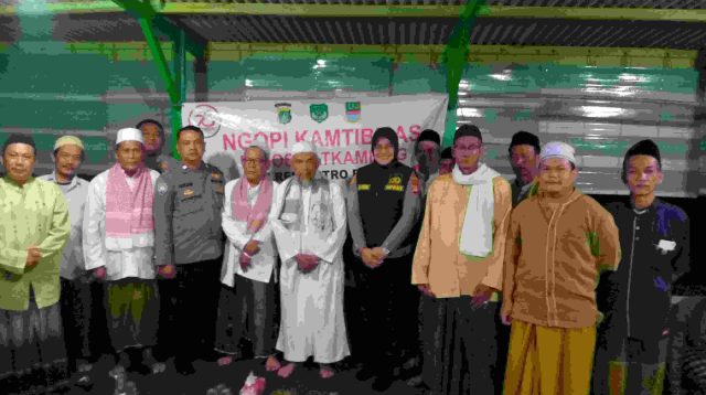 Ngopi Bareng Kamtibmas Polsek Kedungaringin ajak warga Desa Bojong Sari Perangi Narkoba dan Tawuran
