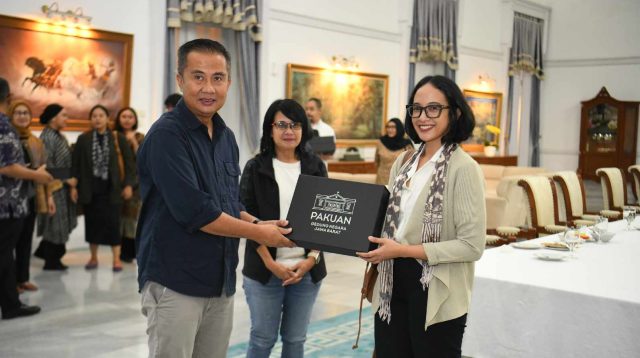 Bey Machmudin Terima Kunjungan Keluarga Gubernur Pertama Jawa Barat