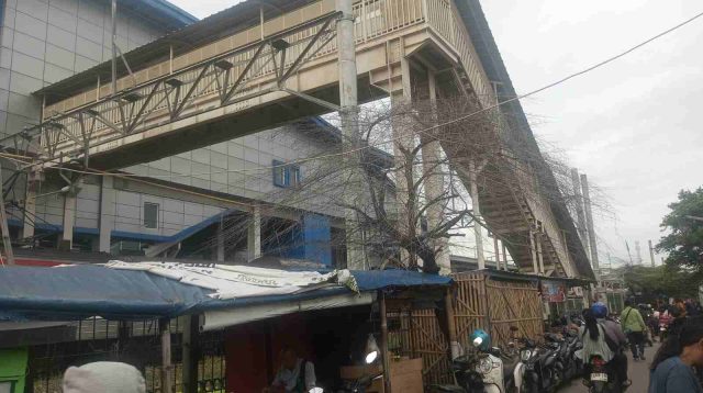 Ketua PWI Bekasi Raya dan PPDI Soroti Tangga Curam di Stasiun Kereta Api Tambun