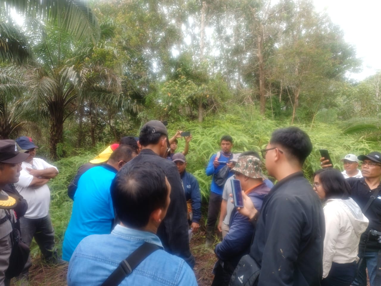 PN Sintang Lakukan Sidang Lapangan Dalam Perkara Perampasan Lahan Antara Eddy Hartono Dengan PT. IMP