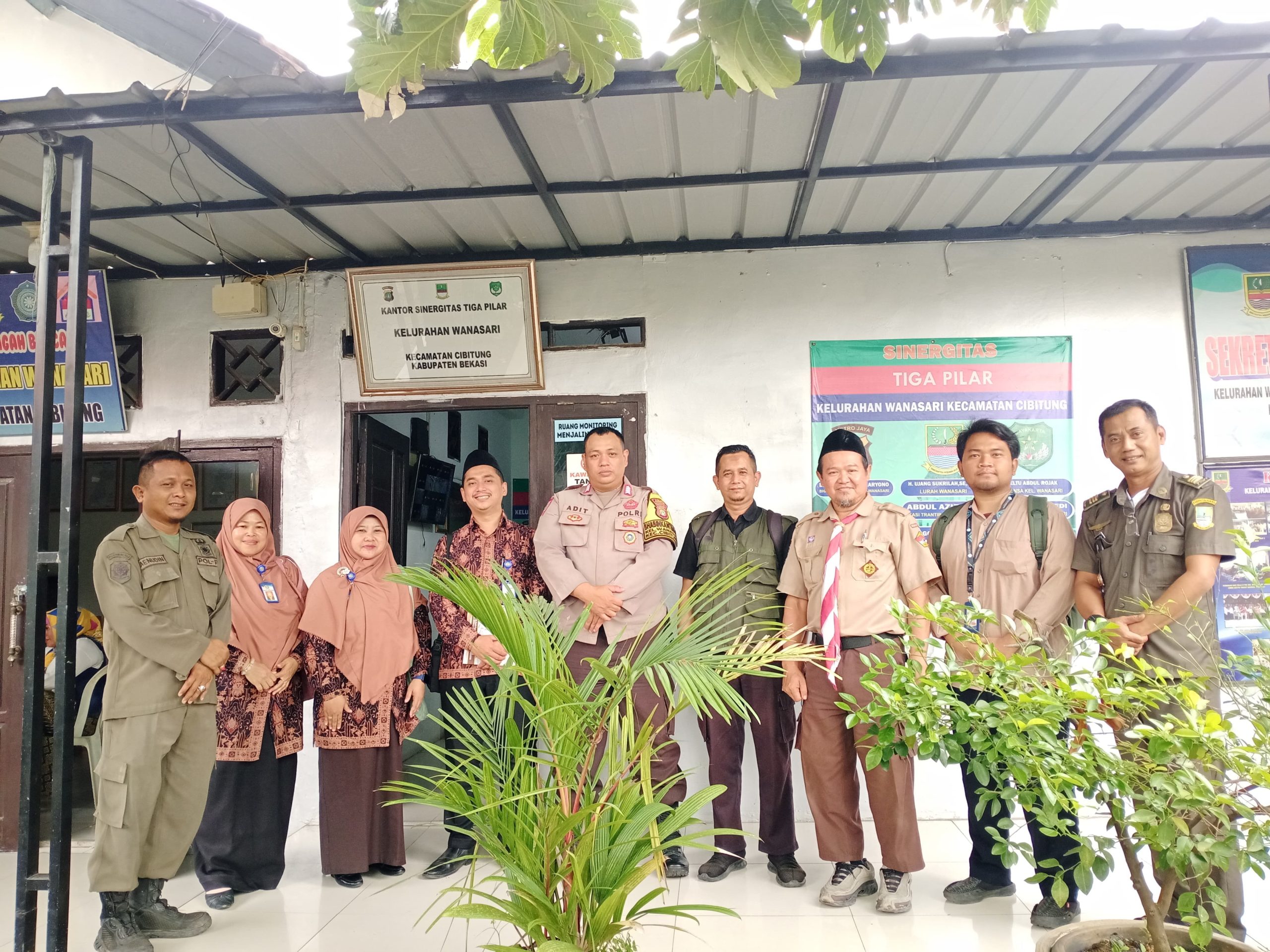 Hadiri Rakord Rekayasa Lalin, Bhabinkamtibmas Kelurahan Wanasari Polsek Cikarang Barat Sampaikan Solusi dan Himbauan