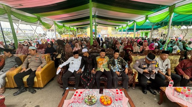 Ustad Tile Berikan Tausiah Pada Ribuan Warga di Momentum Isra’ Mi’raj Desa Sukadanau